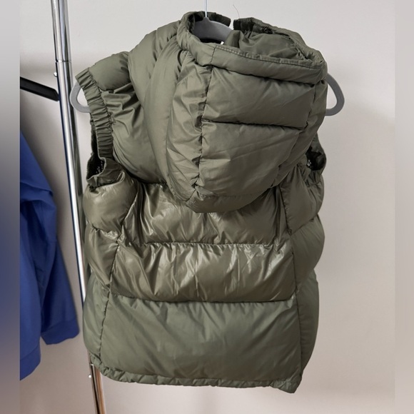 COLUMBIA Women’s Pike Lake Insulated Vest with Hoodie in Green - Picture 8 of 12